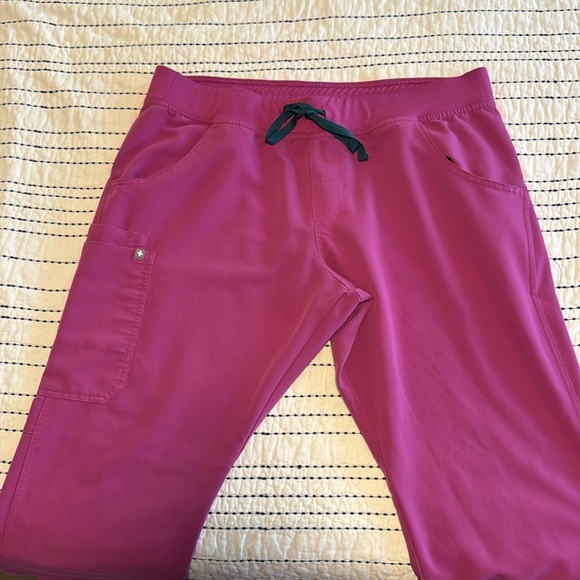Figs Scrubs Kade Cargo scrub pants, Fuchsia XL - Picture 2 of 4
